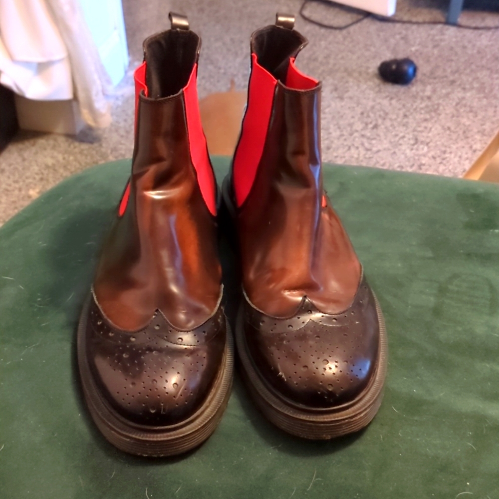 Women's Brown Leather Chelsea Boots with Red Elastic Panels
